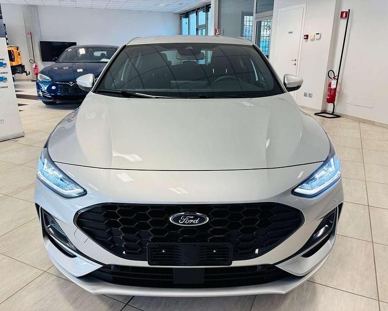 Usata Ford Focus ST-Line 155 CV (114 kW) 2025 Moondust silver Berlina