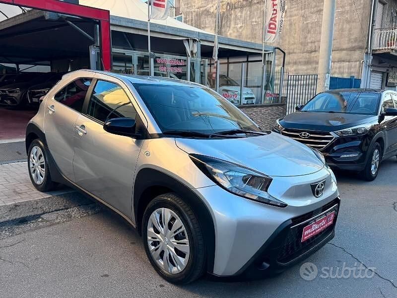 Usata Toyota Aygo X Active 72 CV (52 kW) 2023 Grigio SUV