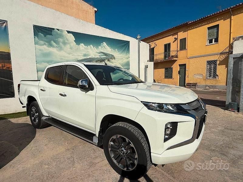 Usata Mitsubishi L200 150 CV (110 kW) 2022 Bianco Pick-up