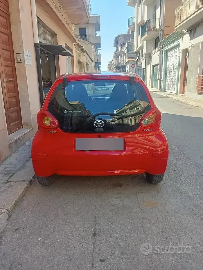 Usata Toyota Aygo 67 CV (49 kW) 2007 Rosso Utilitaria