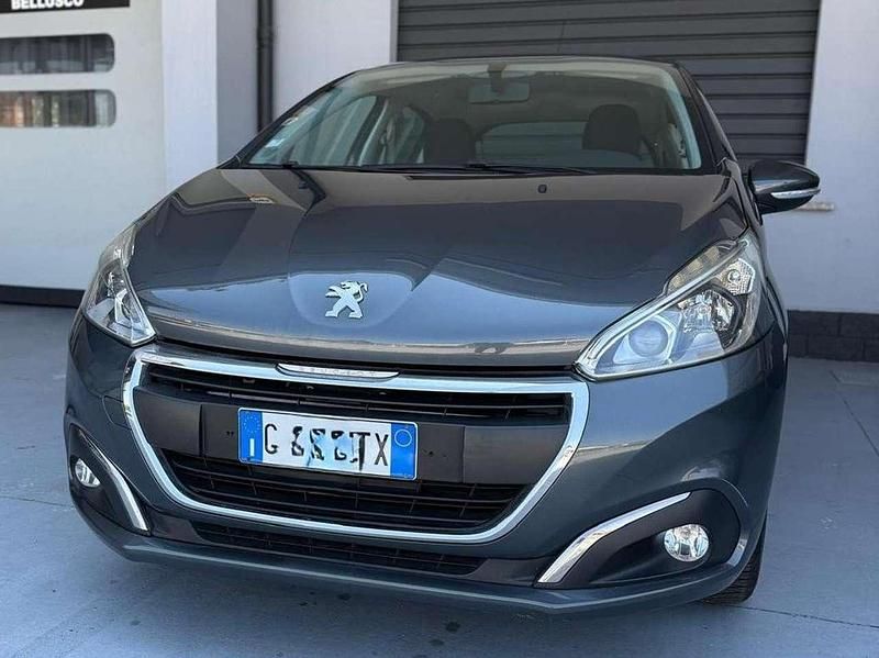 Grigio Usata 2016 Peugeot 208 Access Due volumi | 7300 € (Buon prezzo) - Immagine 1/4