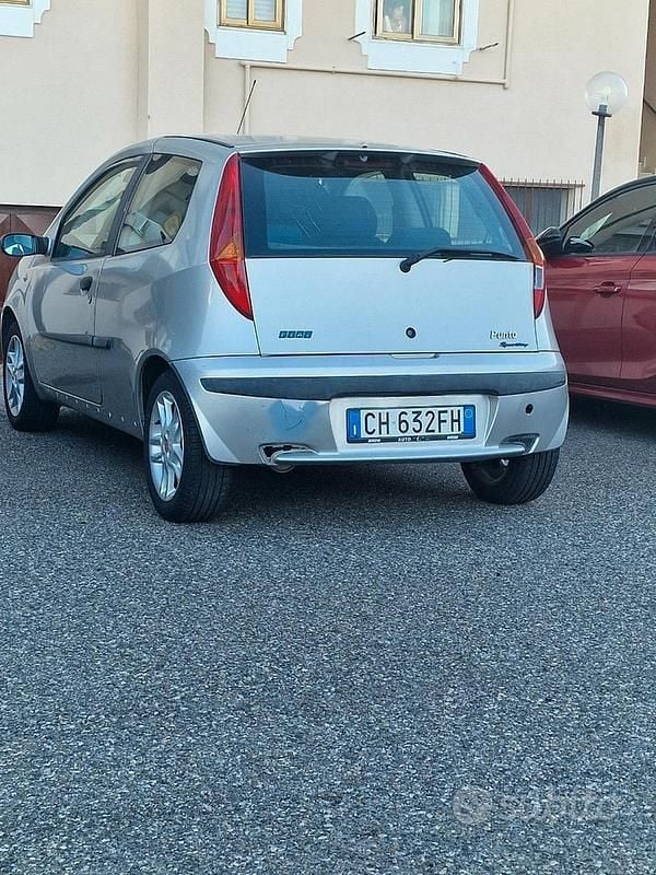 Usata Fiat Punto 80 CV (58 kW) 2003 Utilitaria