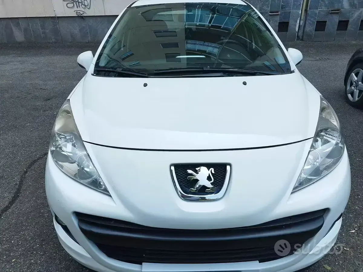 Usata Peugeot 207 75 CV (55 kW) 2013 Bianco Utilitaria
