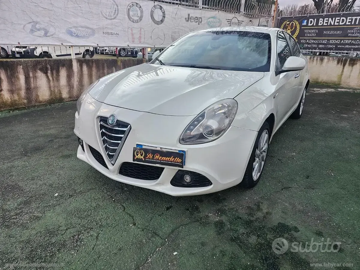 Usata Alfa Romeo Giulietta Exclusive 140 CV (102 kW) 2011 Bianco Utilitaria