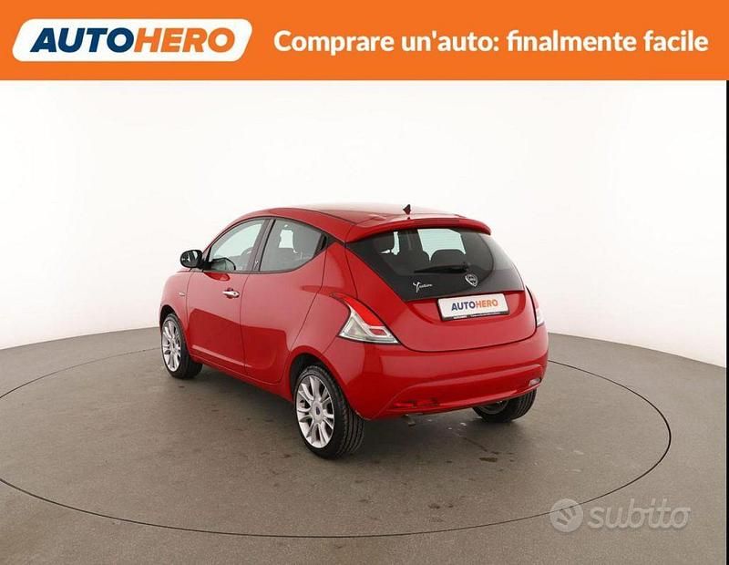 Usata Lancia Ypsilon Silver 69 CV (50 kW) 2017 Rosso Utilitaria