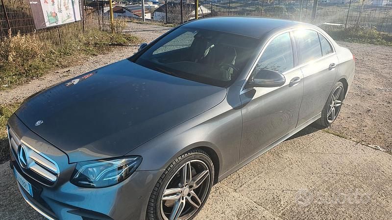 Usata Mercedes E220 194 CV (142 kW) 2016 Grigio Berlina
