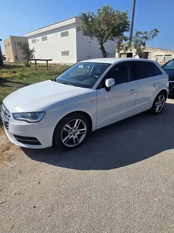 Usata Audi A3 Attraction 110 CV (80 kW) 2014 Berlina