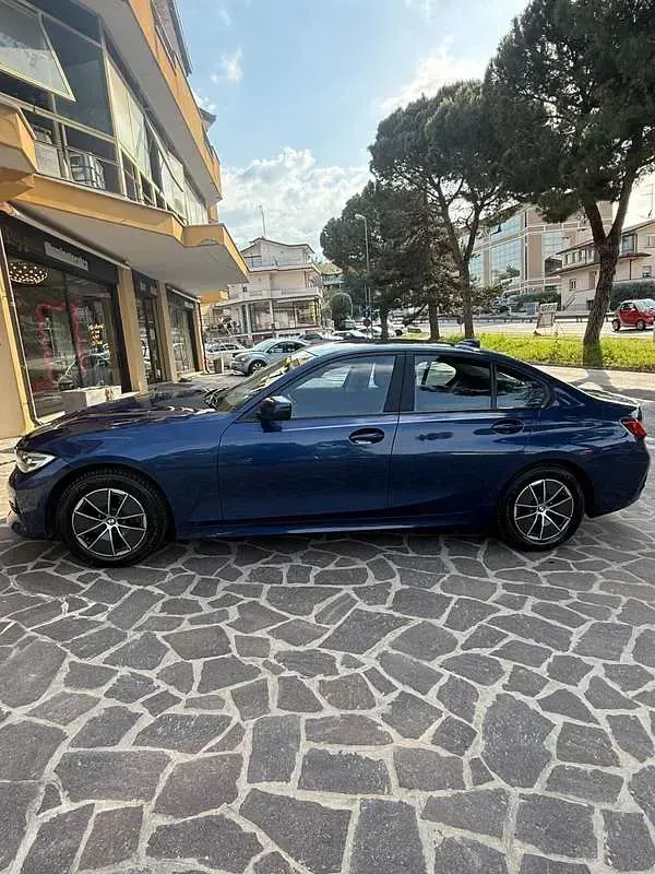 Usata BMW 316 122 CV (89 kW) 2022 Blu/azzurro Berlina