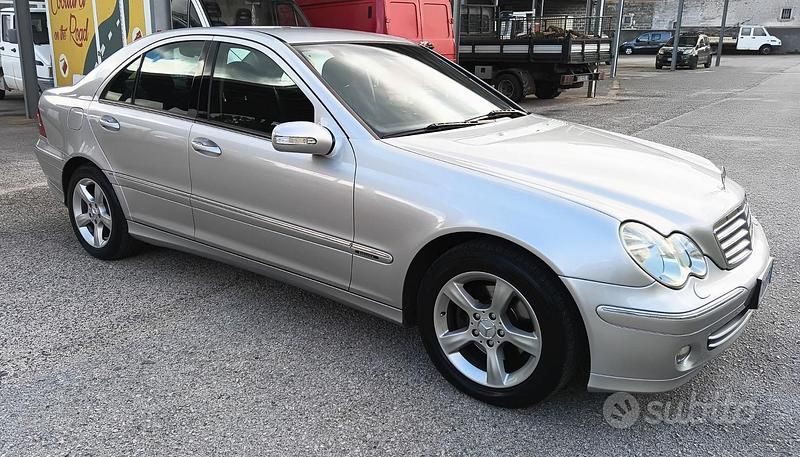 Usata Mercedes C220 Elegance 150 CV (110 kW) 2004 Grigio Berlina