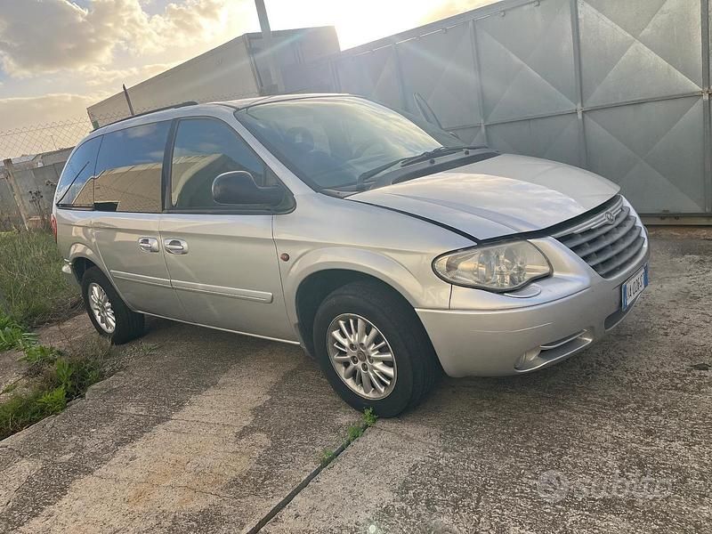 Usata Chrysler Voyager 2006 Grigio Monovolume