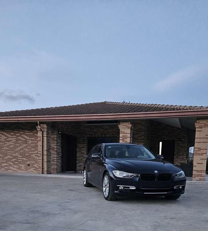 Usata BMW 330 Comfort Edition 258 CV (189 kW) 2014 Blu/azzurro Station wagon
