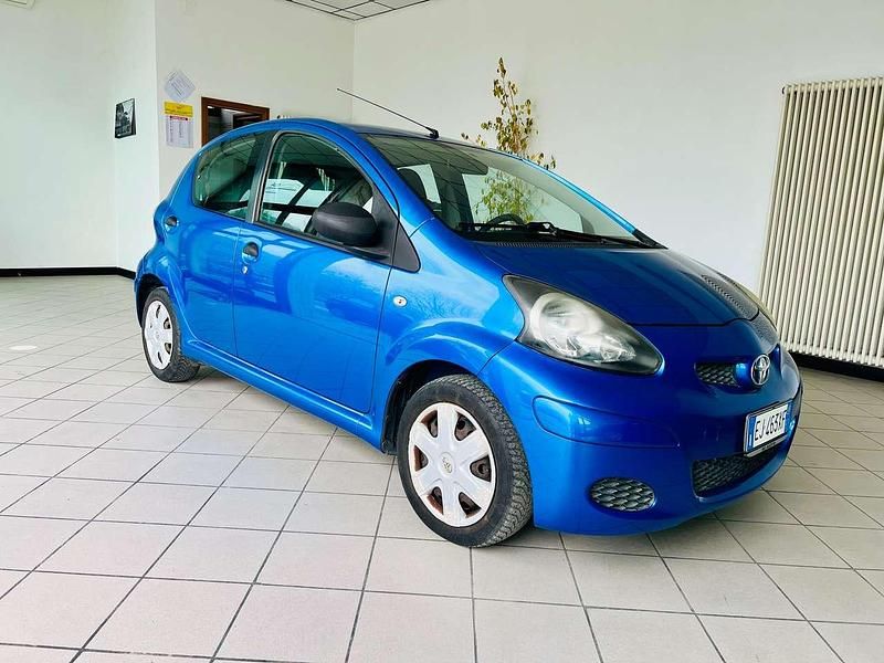 Usata Toyota Aygo Connect Style 68 CV (50 kW) 2011 Blu/azzurro Utilitaria