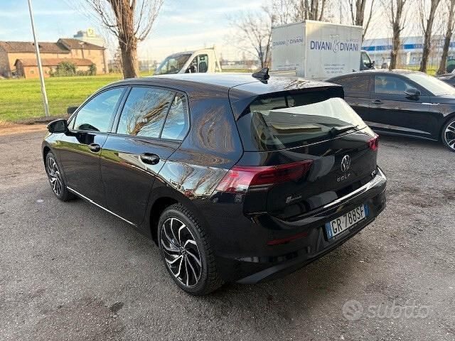 Usata VW Golf VIII Life 110 CV (80 kW) 2023 Nero Berlina