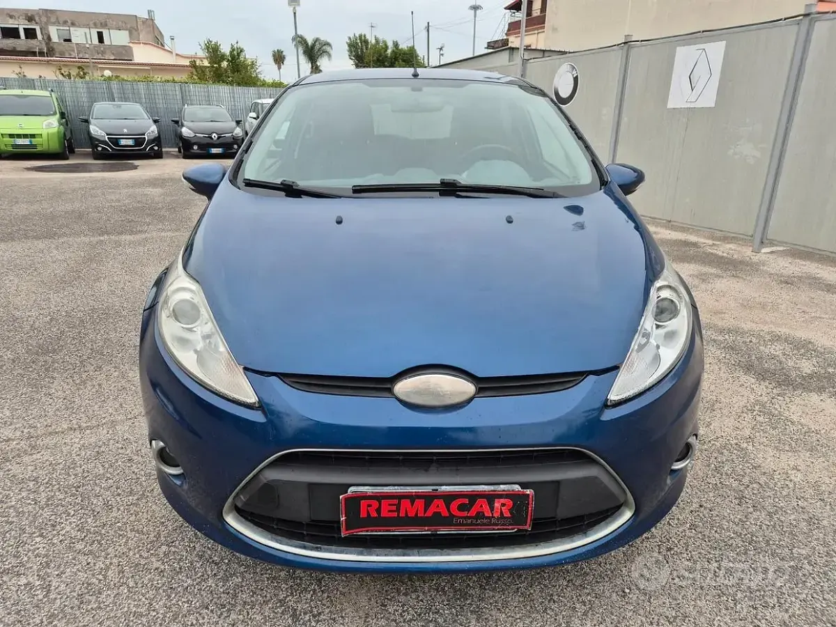 Usata Ford Fiesta Titanium 68 CV (50 kW) 2010 Blu Berlina