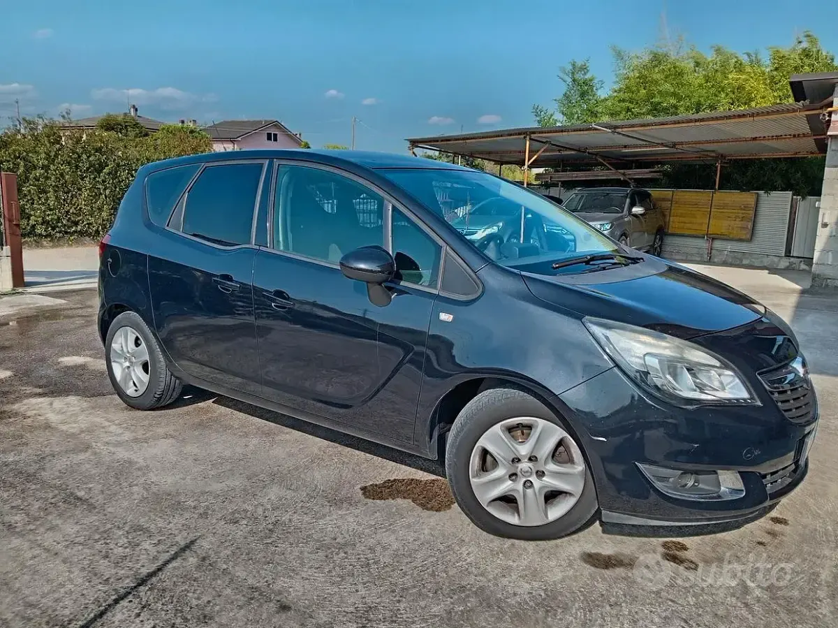 Usata Opel Meriva Cosmo 95 CV (69 kW) 2015 Nero Monovolume
