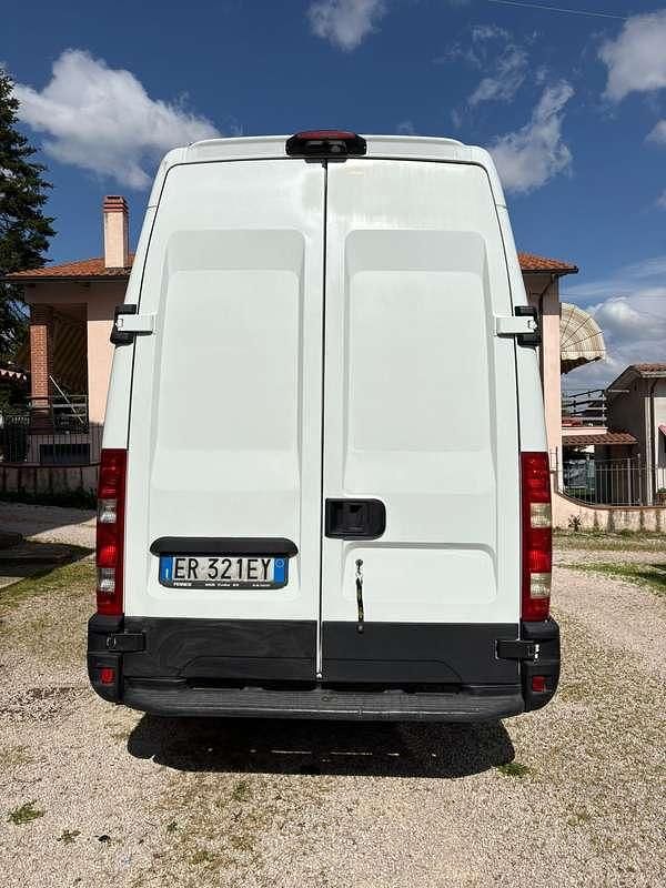 Usata Iveco Daily 113 CV (83 kW) 2013 Bianco Furgone