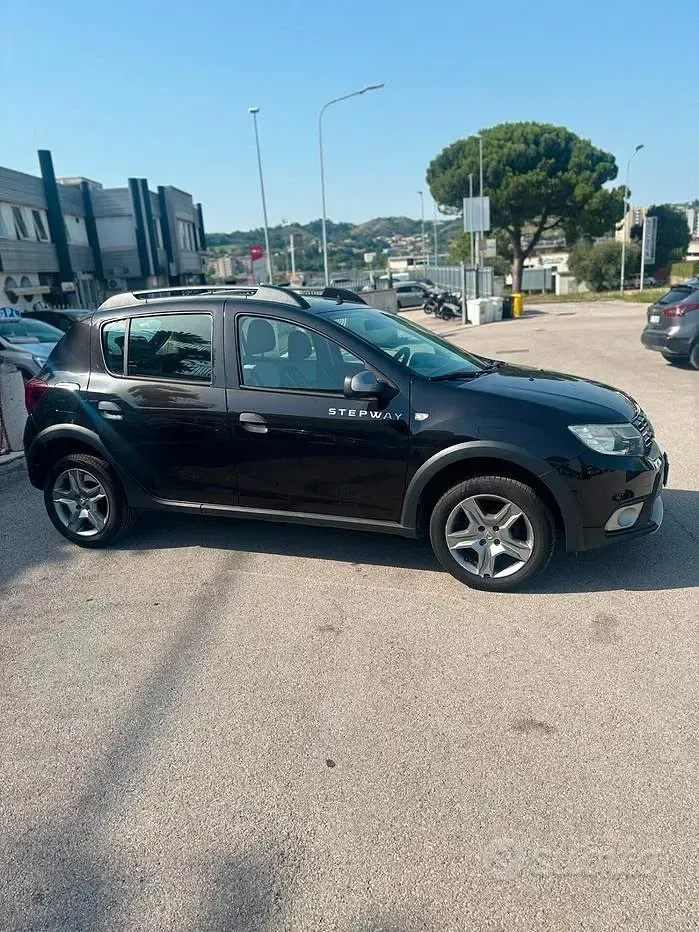 Usata Dacia Sandero Stepway 90 CV (66 kW) 2019 Nero Berlina