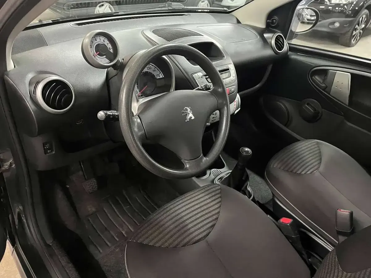 Usata Peugeot 107 68 CV (50 kW) 2013 Grigio Utilitaria