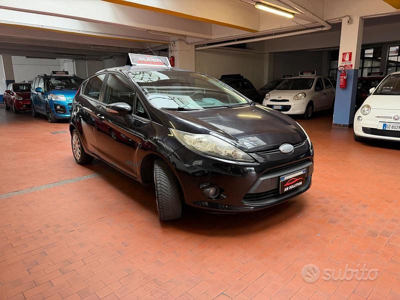 Usata Ford Fiesta 82 CV (60 kW) 2010 Nero Utilitaria