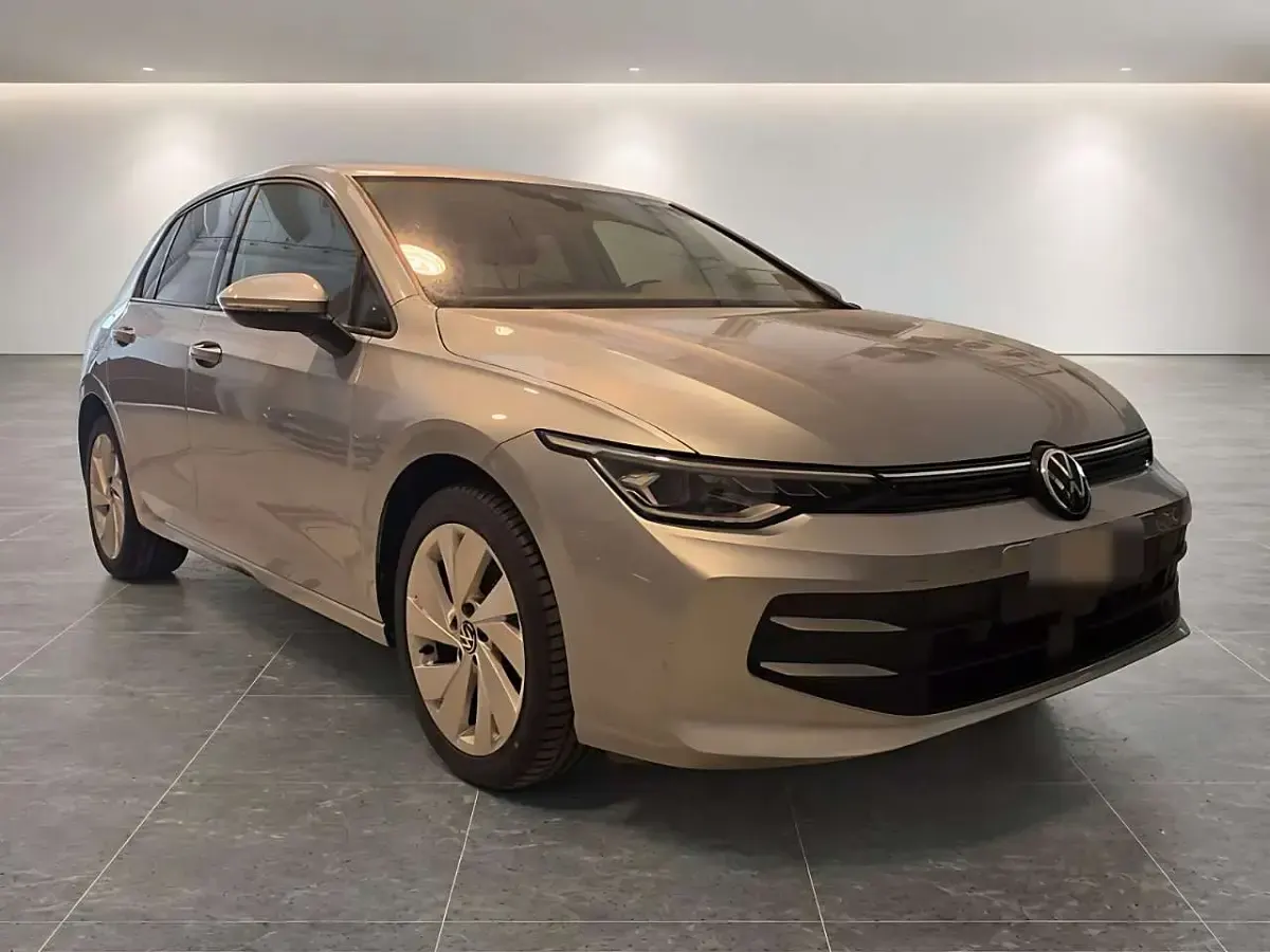 Usata VW Golf VIII Edition 150 CV (110 kW) 2024 Argento Berlina