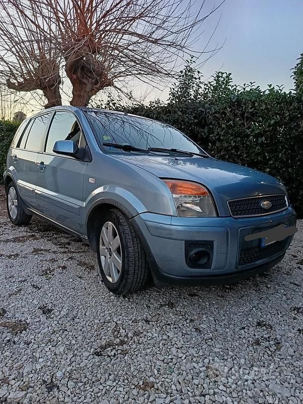 Usata 2007 Ford Fusion Tre volumi | 1500 € - Immagine 1/4