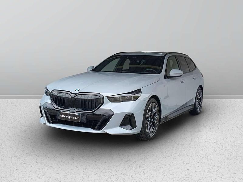 Brooklyn grey metallic Usata 2025 BMW 520 M Sport Station wagon | 58.900 € (Buon prezzo) - Immagine 1/4
