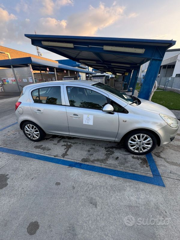 Usata Opel Corsa Selection 75 CV (55 kW) 2009 Grigio Utilitaria