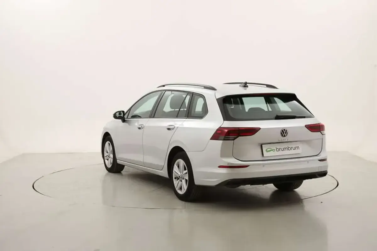 Usata VW Golf VIII Life 116 CV (85 kW) 2022 Argento Station wagon