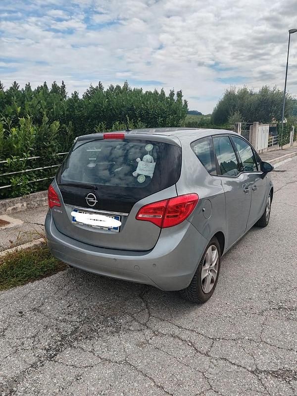 Usata Opel Meriva 101 CV (74 kW) 2014 Grigio Monovolume
