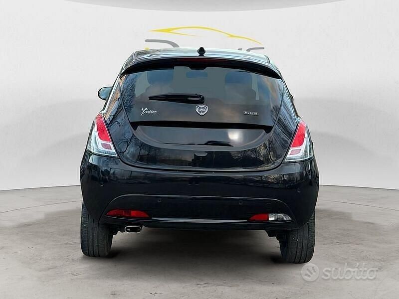 Usata Lancia Ypsilon Gold 69 CV (50 kW) 2023 Nero Utilitaria