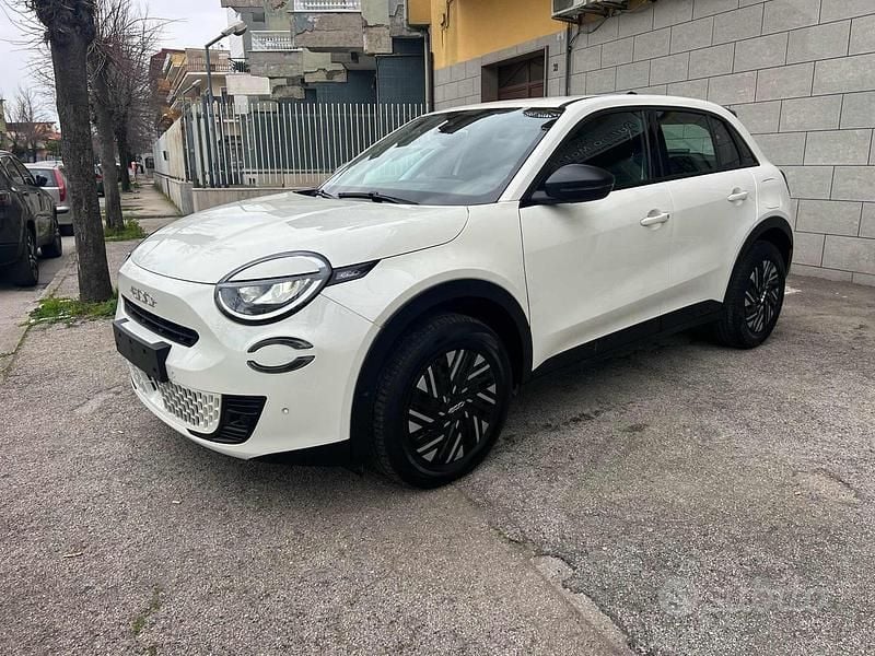 Usata Fiat 600 100 CV (73 kW) 2025 Bianco SUV