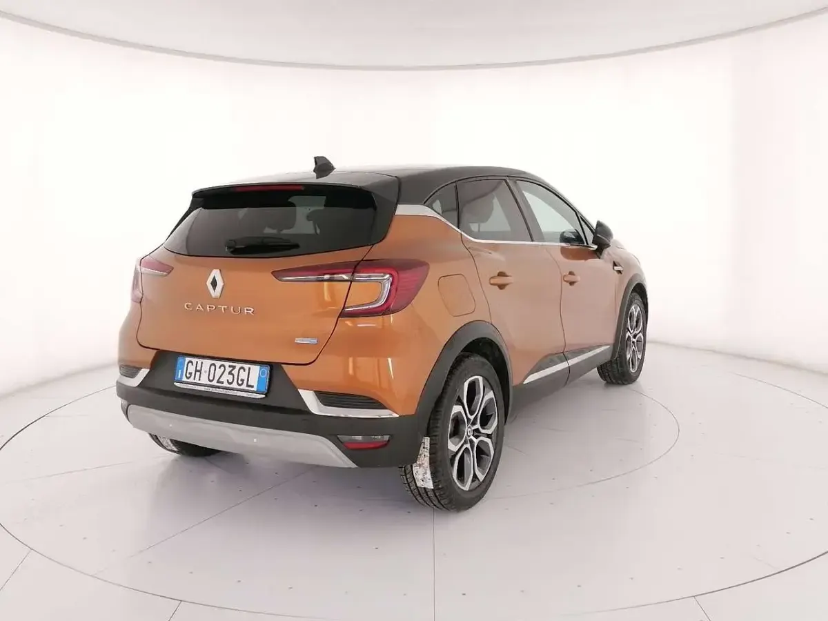 Usata Renault Captur Intens 143 CV (105 kW) 2021 Arancione SUV