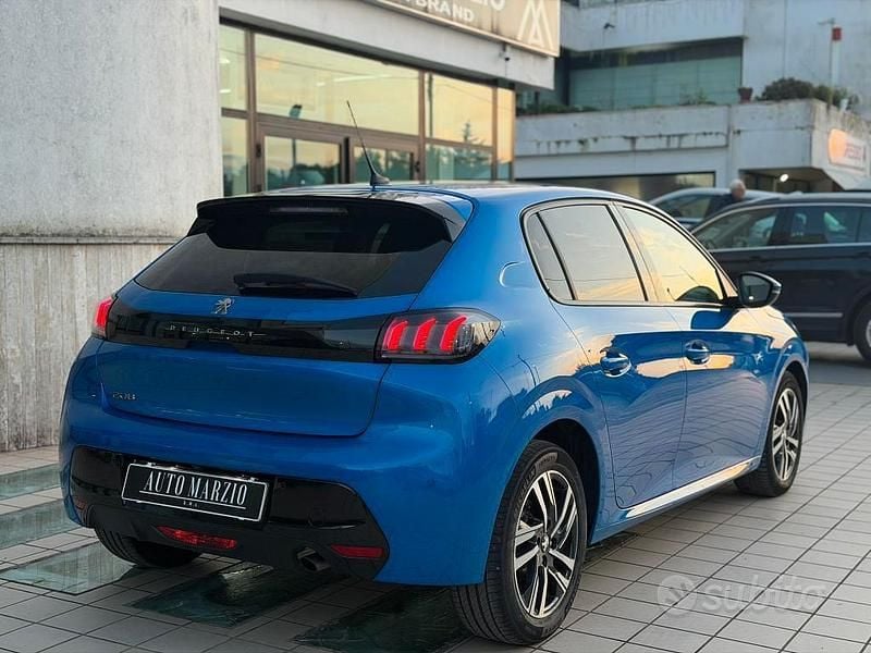 Usata Peugeot 208 Allure 101 CV (74 kW) 2021 Blu Utilitaria