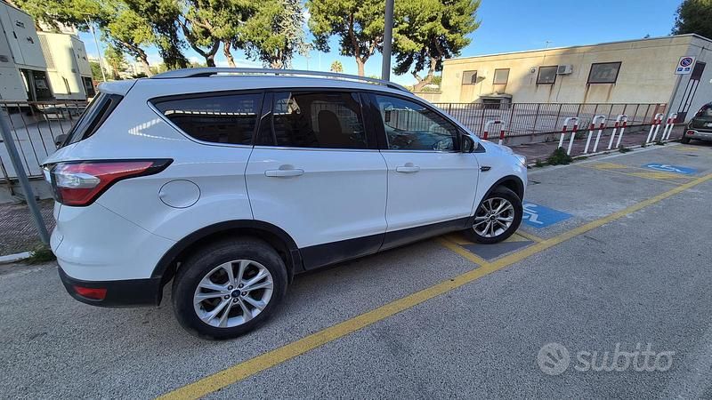 Usata Ford Kuga 120 CV (88 kW) 2017 Bianco SUV