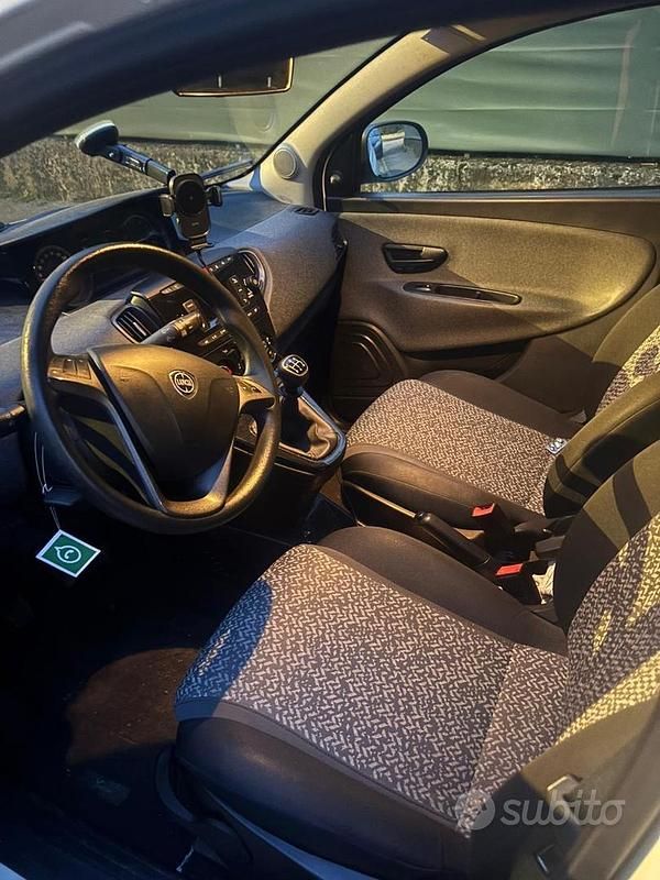 Usata Lancia Ypsilon 69 CV (50 kW) 2019 Bianco Utilitaria