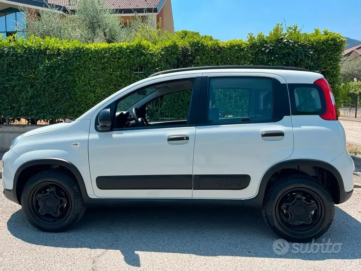 Usata Fiat Panda 4x4 S 86 CV (63 kW) 2021 Bianco Utilitaria