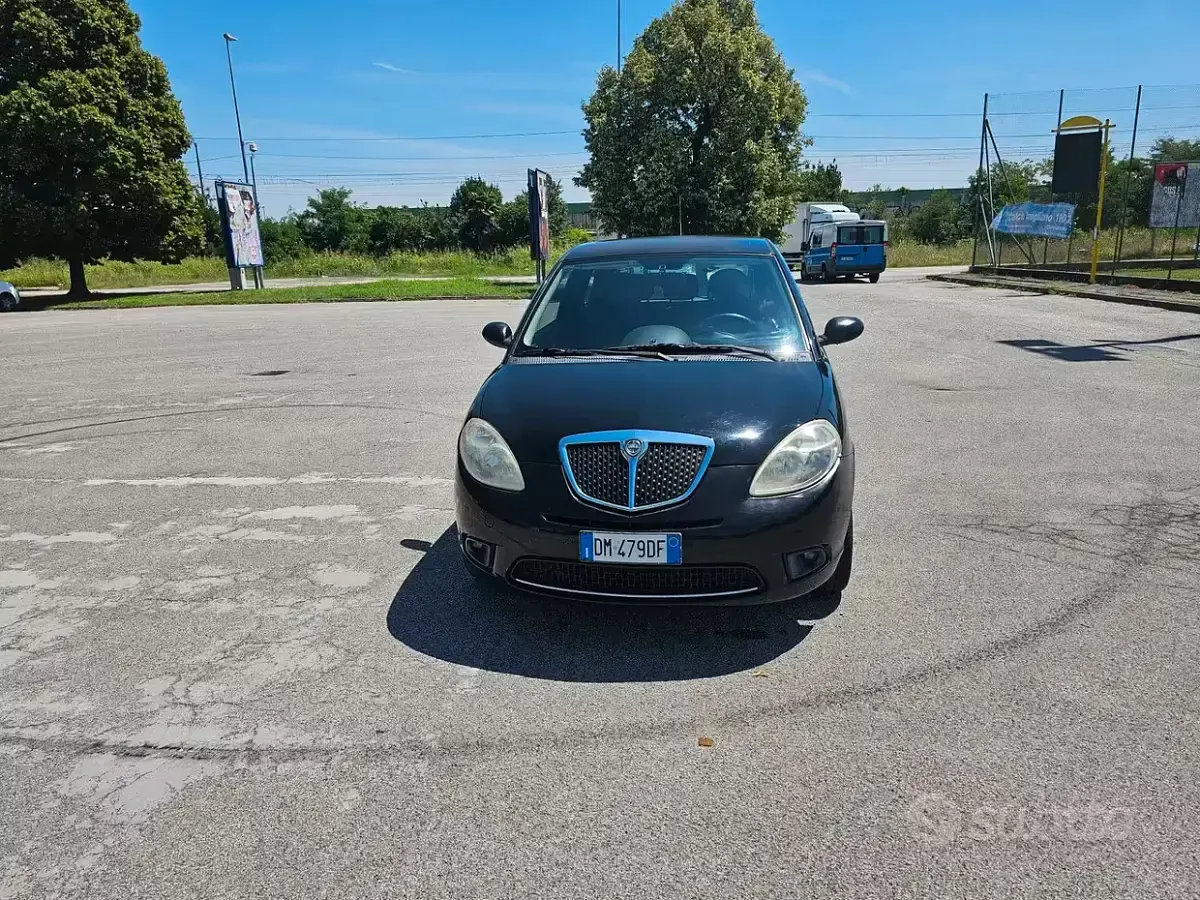 Usata Lancia Ypsilon 60 CV (44 kW) 2008 Nero Utilitaria
