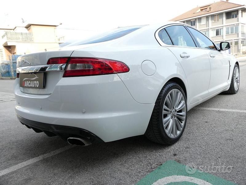 Usata Jaguar XF Premium Luxury 241 CV (177 kW) 2011 Bianco Berlina