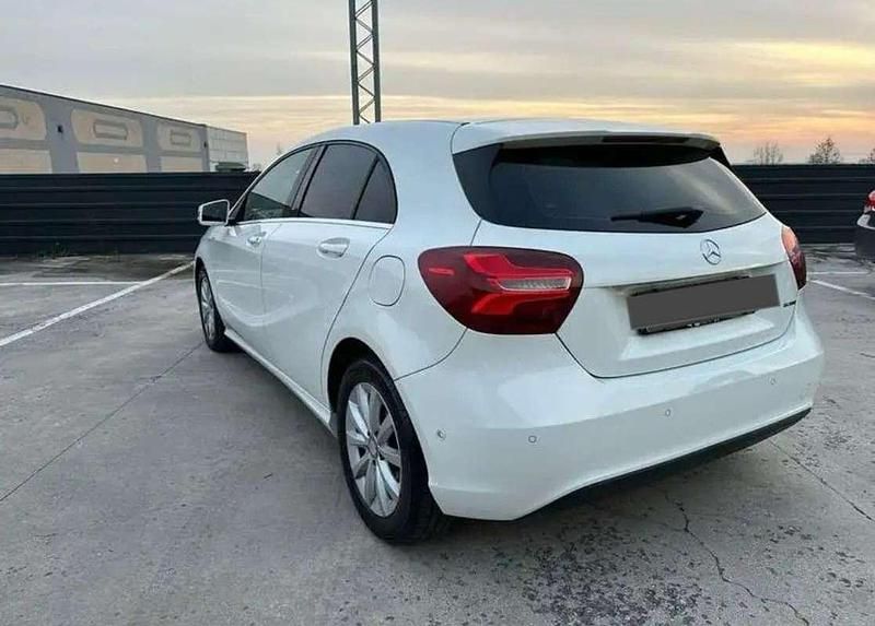 Usata Mercedes A180 122 CV (89 kW) 2016 Bianco Berlina