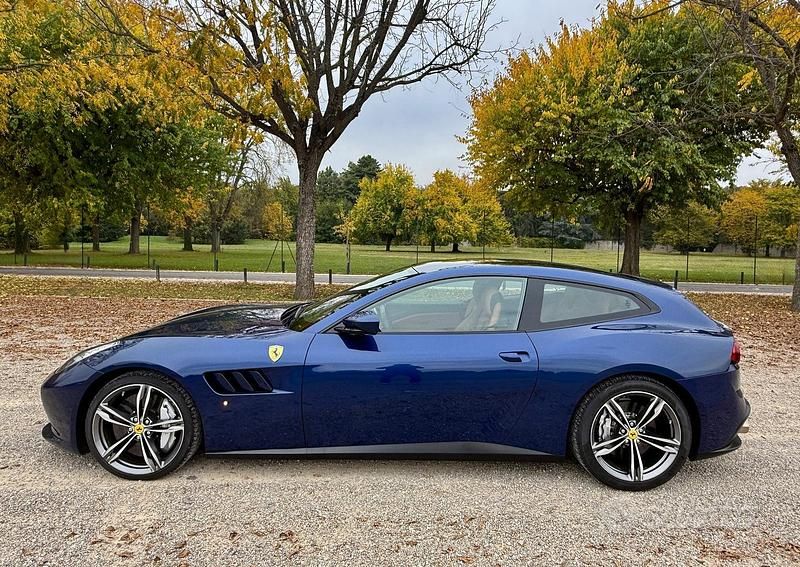 Blu Usata 2019 Ferrari GTC4Lusso Station wagon | 244.000 € (Molto cara) - Immagine 1/4