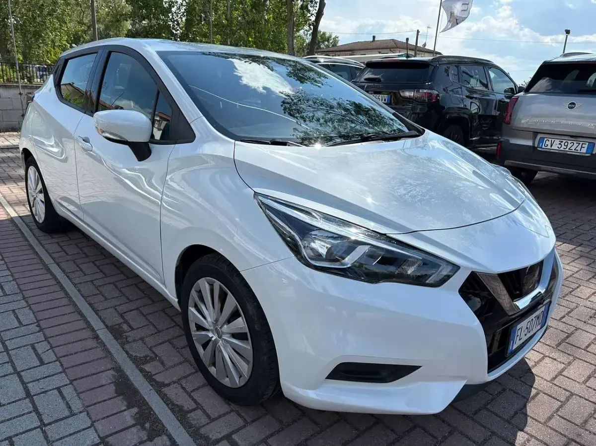 Usata Nissan Micra Acenta 71 CV (52 kW) 2017 Bianco pastello Utilitaria