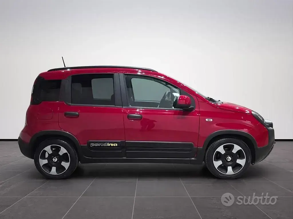Usata Fiat Panda Cross Cross 70 CV (51 kW) 2025 Rosso Utilitaria