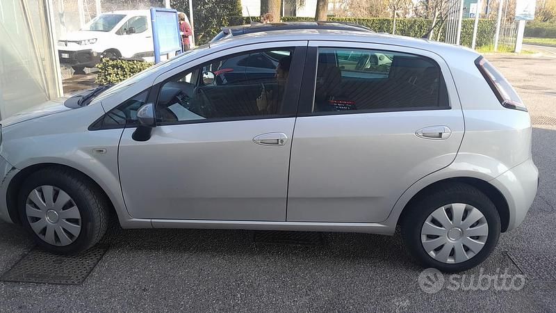 Usata Fiat Grande Punto 65 CV (47 kW) 2011 Grigio Utilitaria