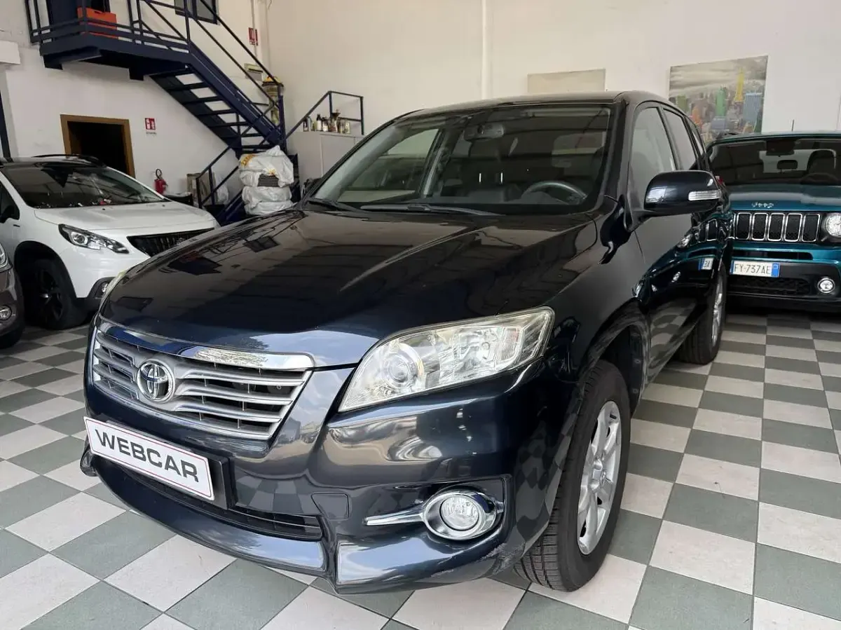 Usata Toyota RAV4 Luxury 158 CV (116 kW) 2011 Grigio SUV