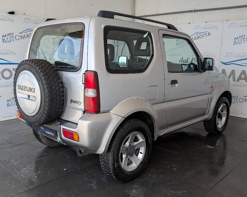 Usata Suzuki Jimny 86 CV (63 kW) 2009 Argento SUV