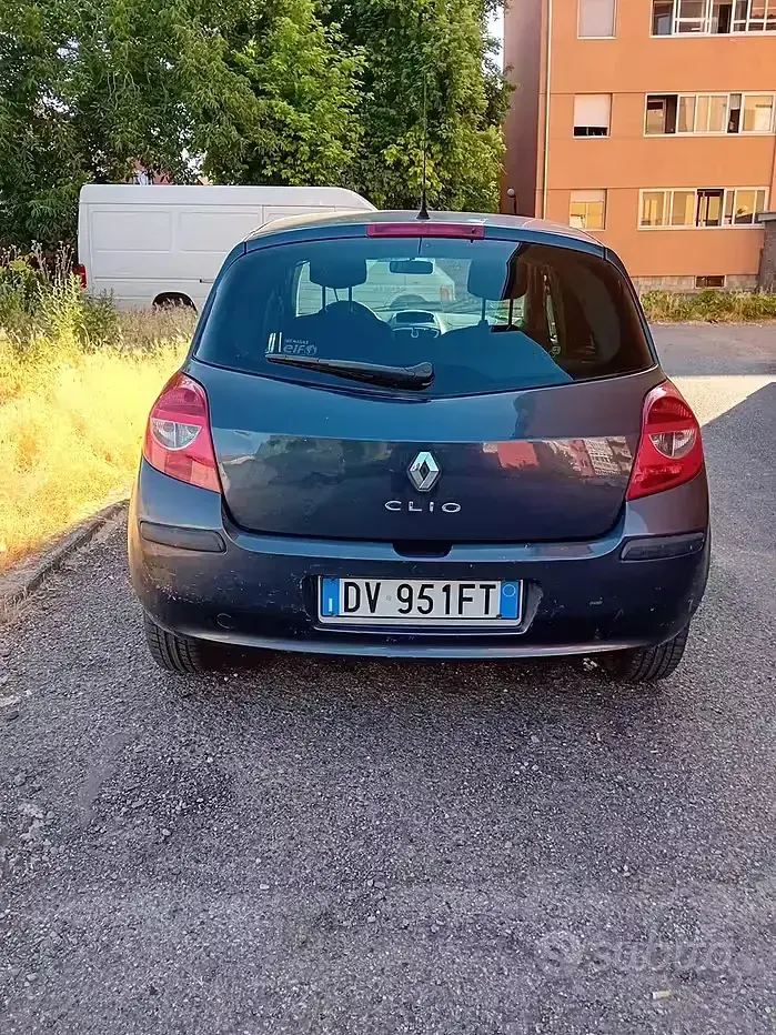 Usata Renault Clio III 68 CV (50 kW) 2009 Nero Berlina