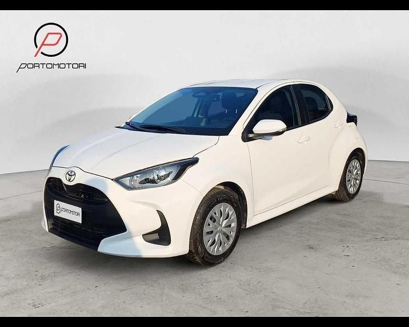 Usata Toyota Yaris Hybrid Active 92 CV (67 kW) 2025 Bianco Utilitaria