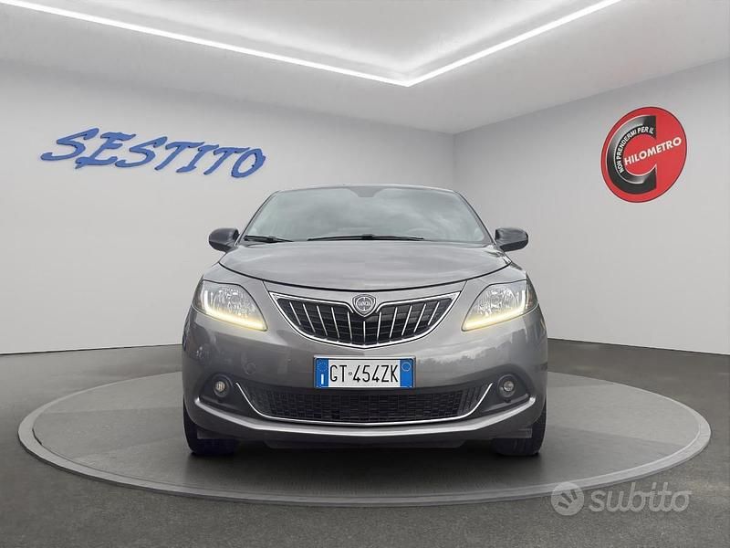 Usata Lancia Ypsilon Gold 70 CV (51 kW) 2024 Grigio chiaro Utilitaria