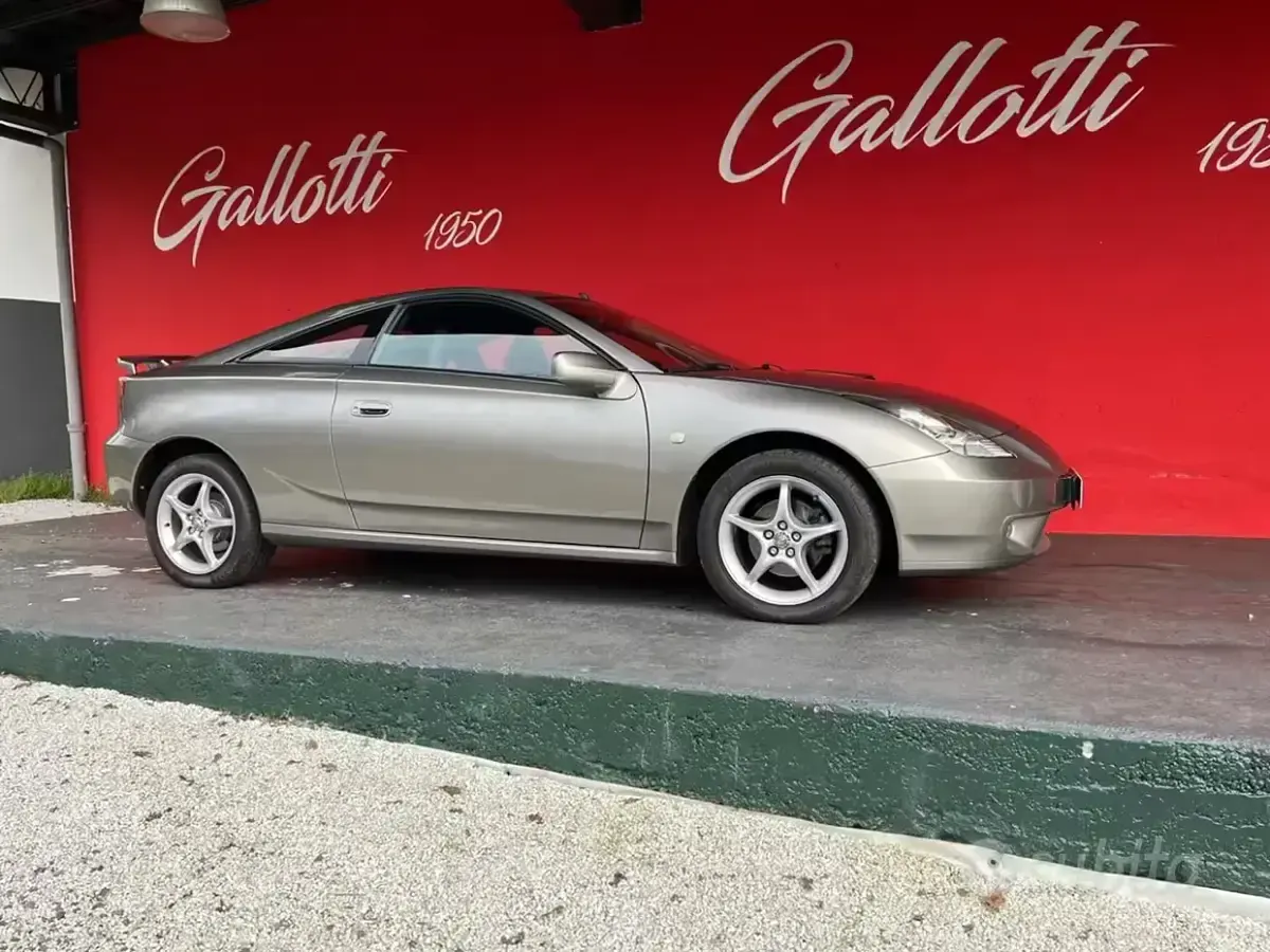 Begagnad Toyota Celica Sport 192 HK (141 kW) 2002 Grå Sportkupé