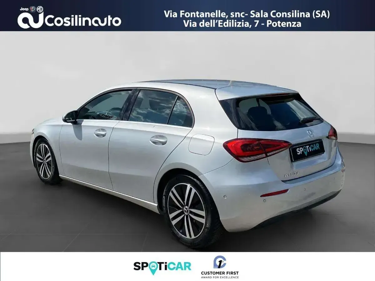 Usata Mercedes A180 Premium 116 CV (85 kW) 2019 Grigio Berlina